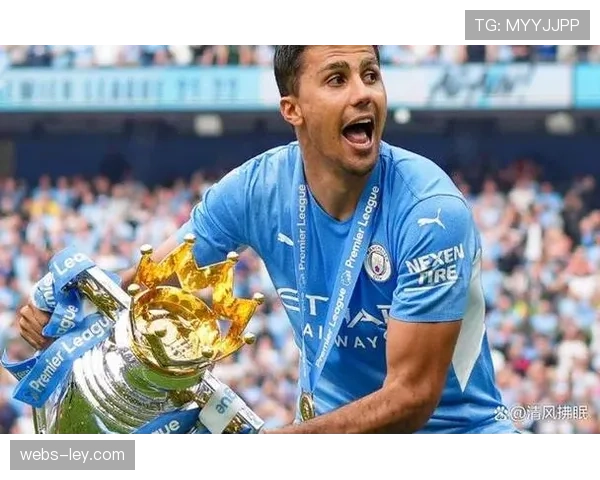 天空体育专访罗德里：谈论后腰在现代足球攻防体系中的核心作用。