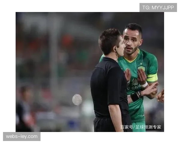 转播方慢镜头回放新增“压迫热点区域”图示，帮助观众理解战术